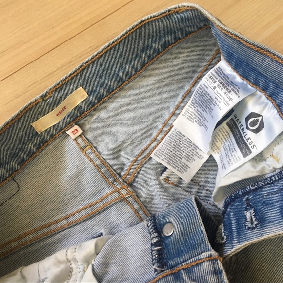 (Sold) Levi’s Wedgie Straight Washed - Picture 4 of 9